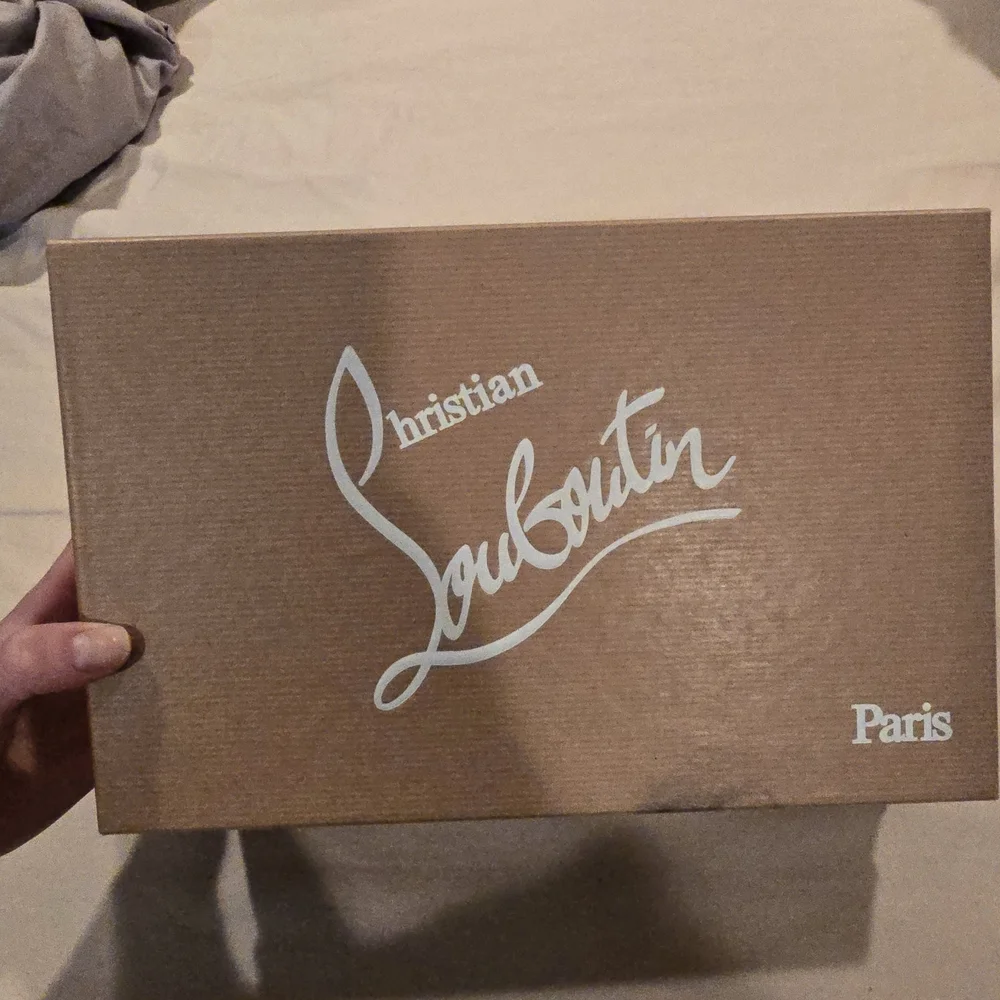 Christian Louboutin Nude Leather Pointed-Toe Pump with Red Sole - Picture 7 of 10